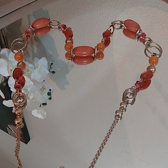 NWT Gold Tone Embellished Stament Beaded  Necklace - Picture 16 of 17